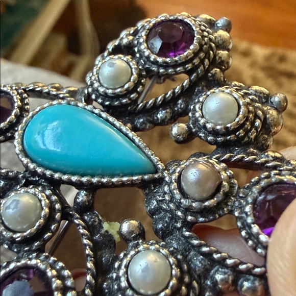 Vintage 1974 Sarah Coventry Imperial Brooch Signed Heraldic Pin - Picture 3 of 3